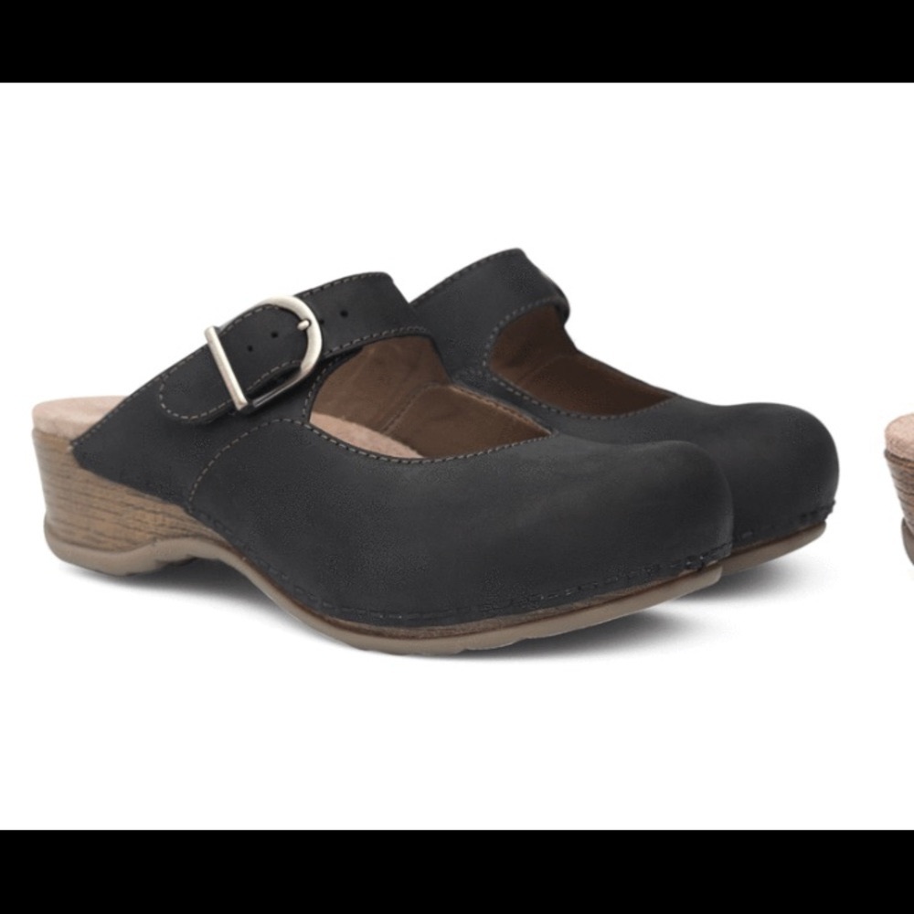 Dansko Martina Clog/Mule - Black Oiled Leather